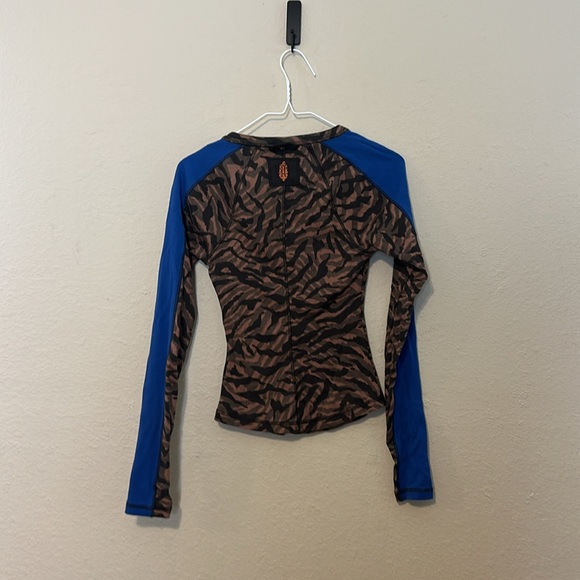 NWT- Free People Movement Kick Off Brown and Blue Long Sleeve Top - Picture 8 of 9